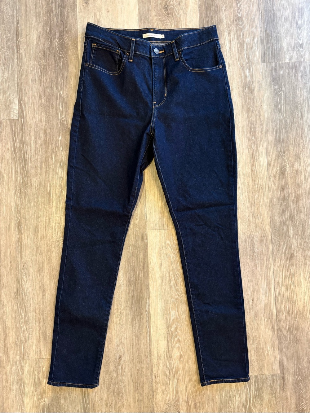 Levi's 721 High Rise Skinny Dark Wash Jeans 31x30 Like New